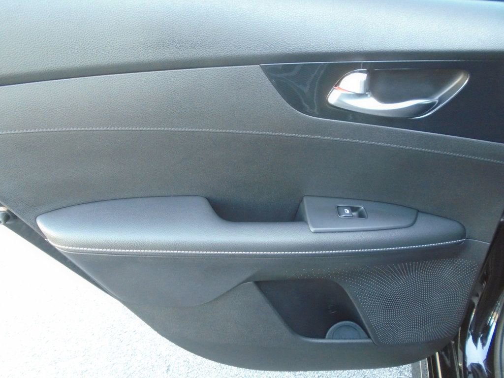 Vehicle image 33 of 46