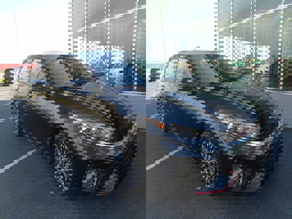 Vehicle image 4 of 46