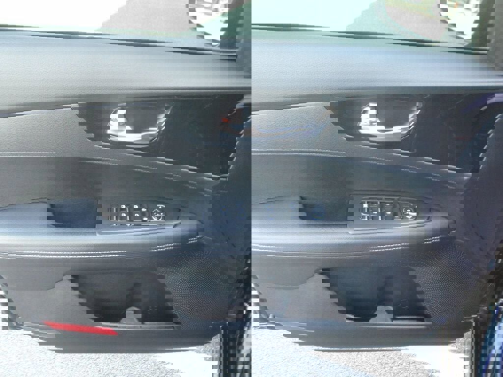 Vehicle image 11 of 46