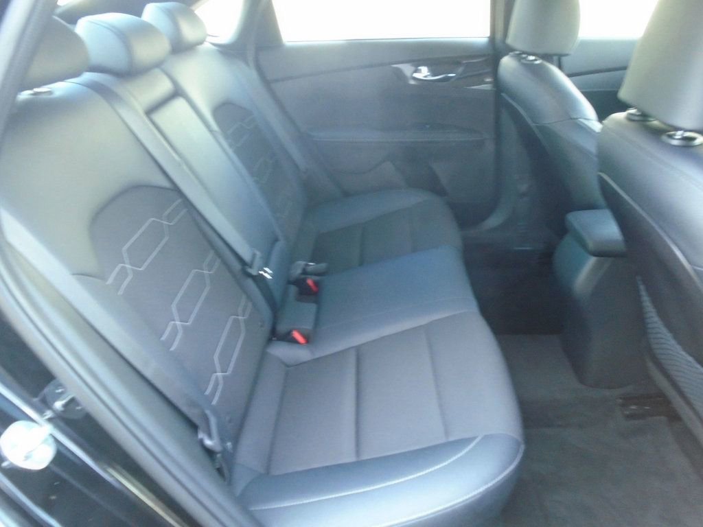 Vehicle image 31 of 46