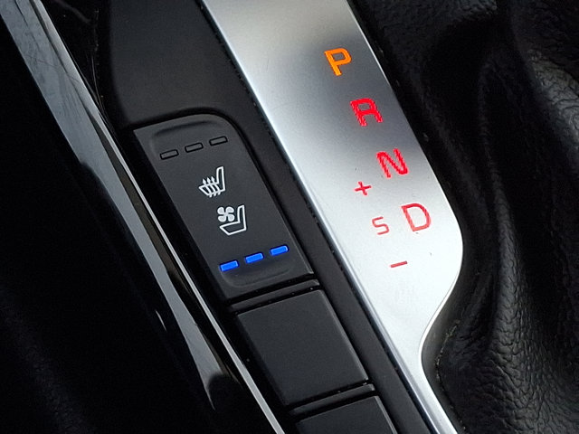 Vehicle image 26 of 31