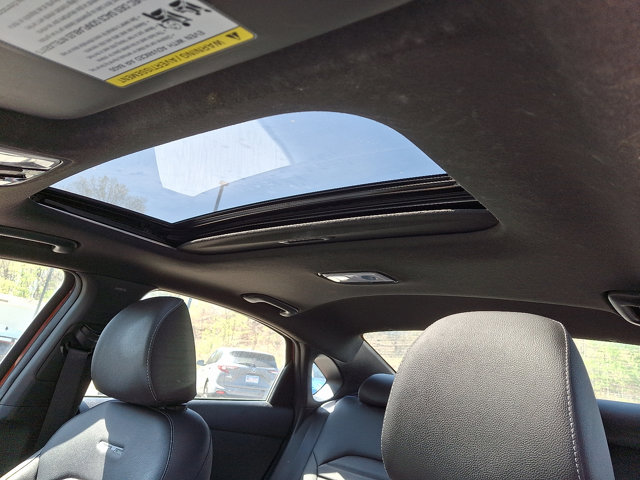 Vehicle image 15 of 31