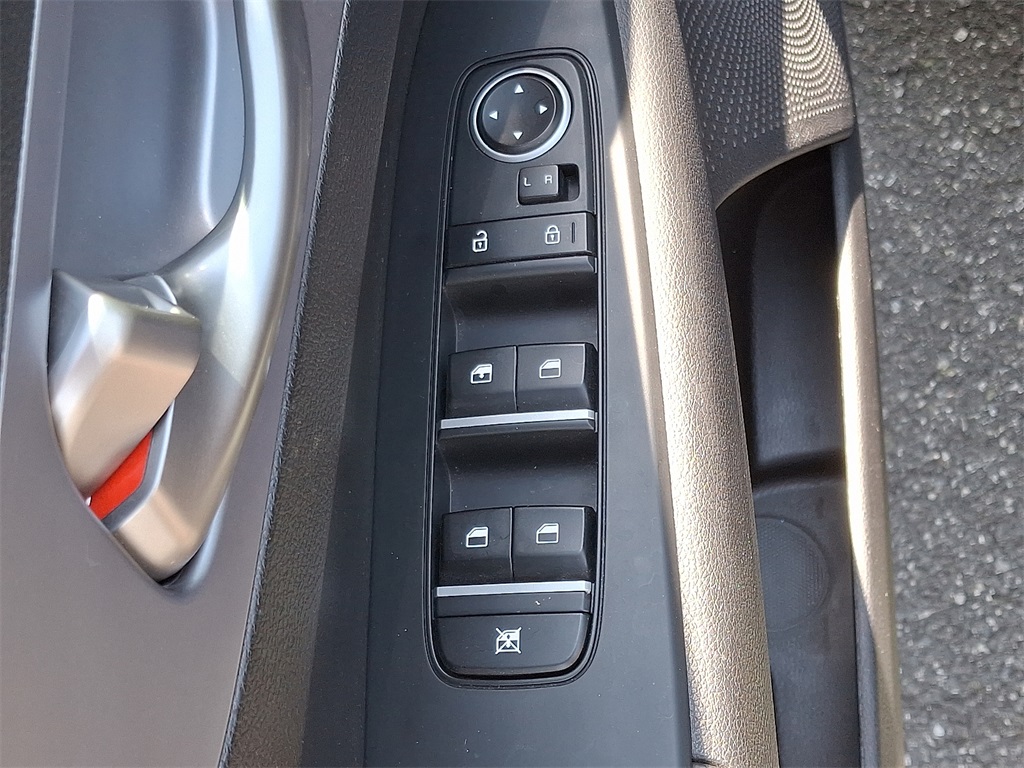 Vehicle image 25 of 30