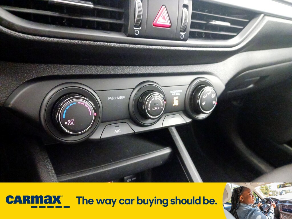 Vehicle image 21 of 28