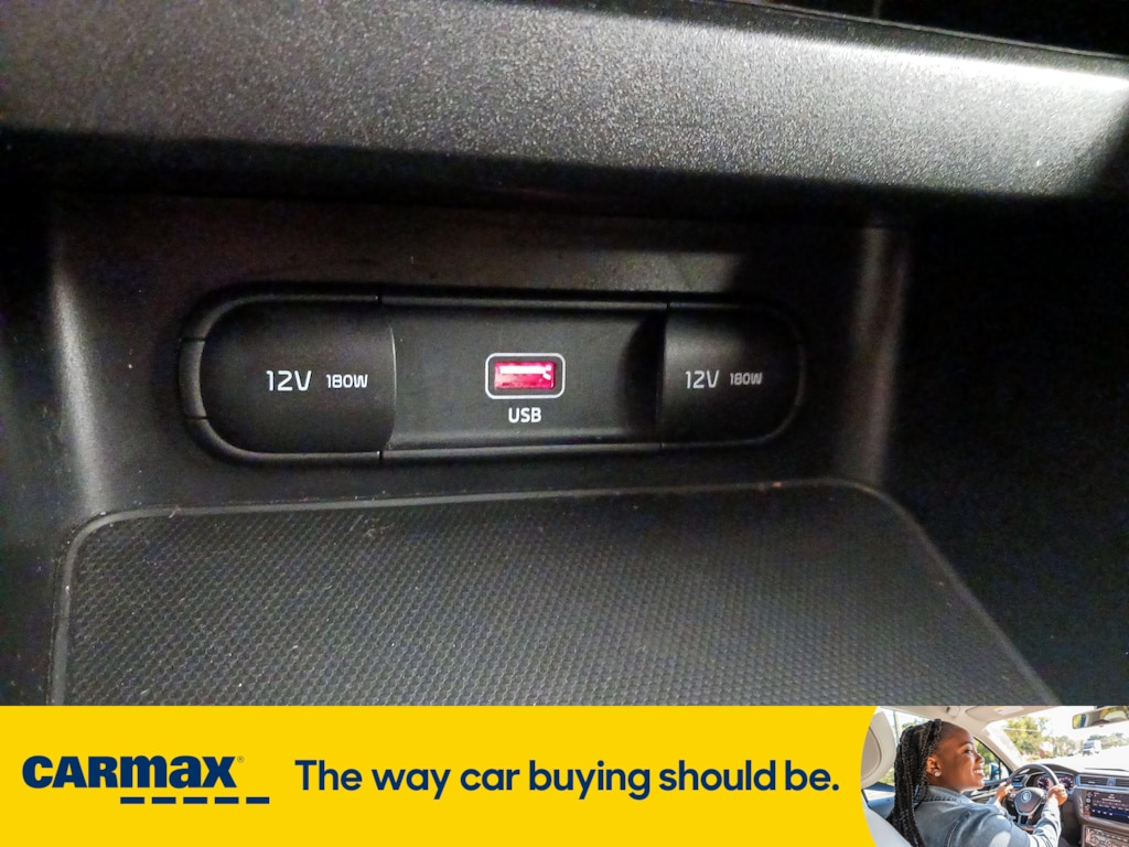 Vehicle image 23 of 28