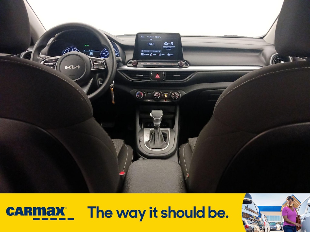 Vehicle image 11 of 28