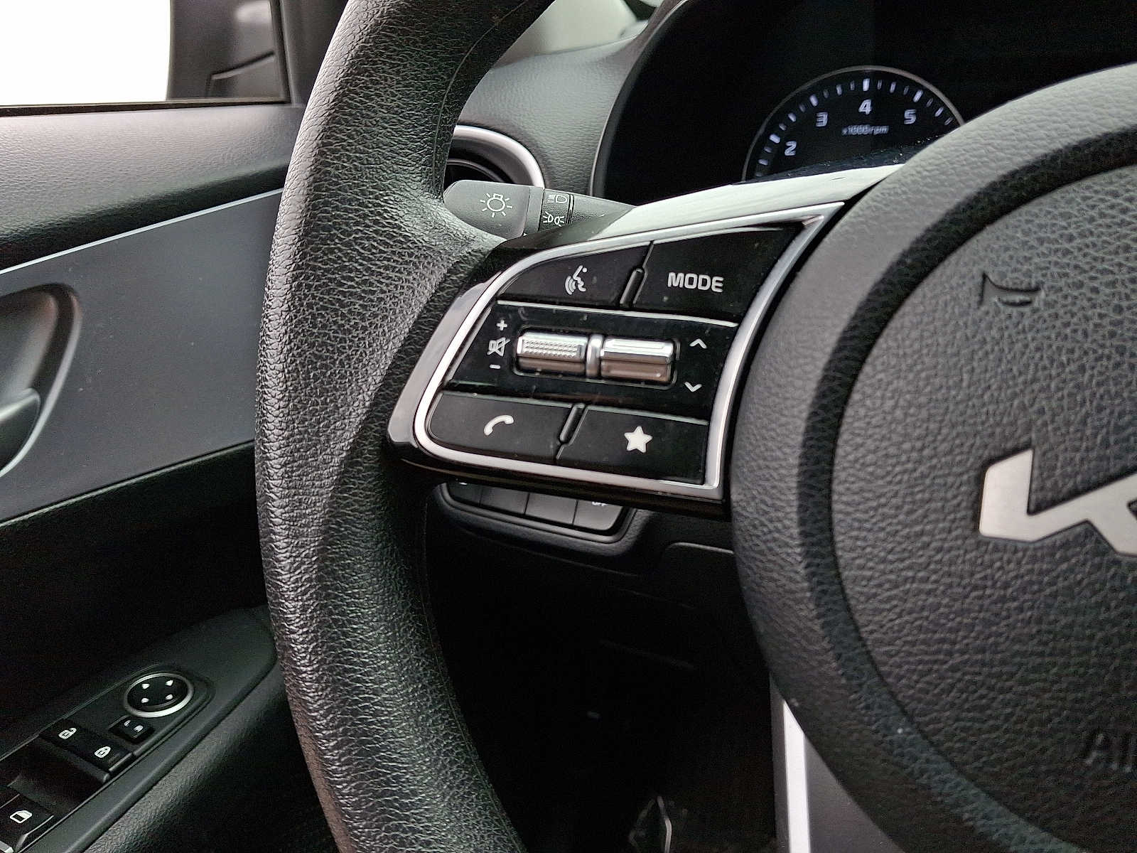 Vehicle image 22 of 31