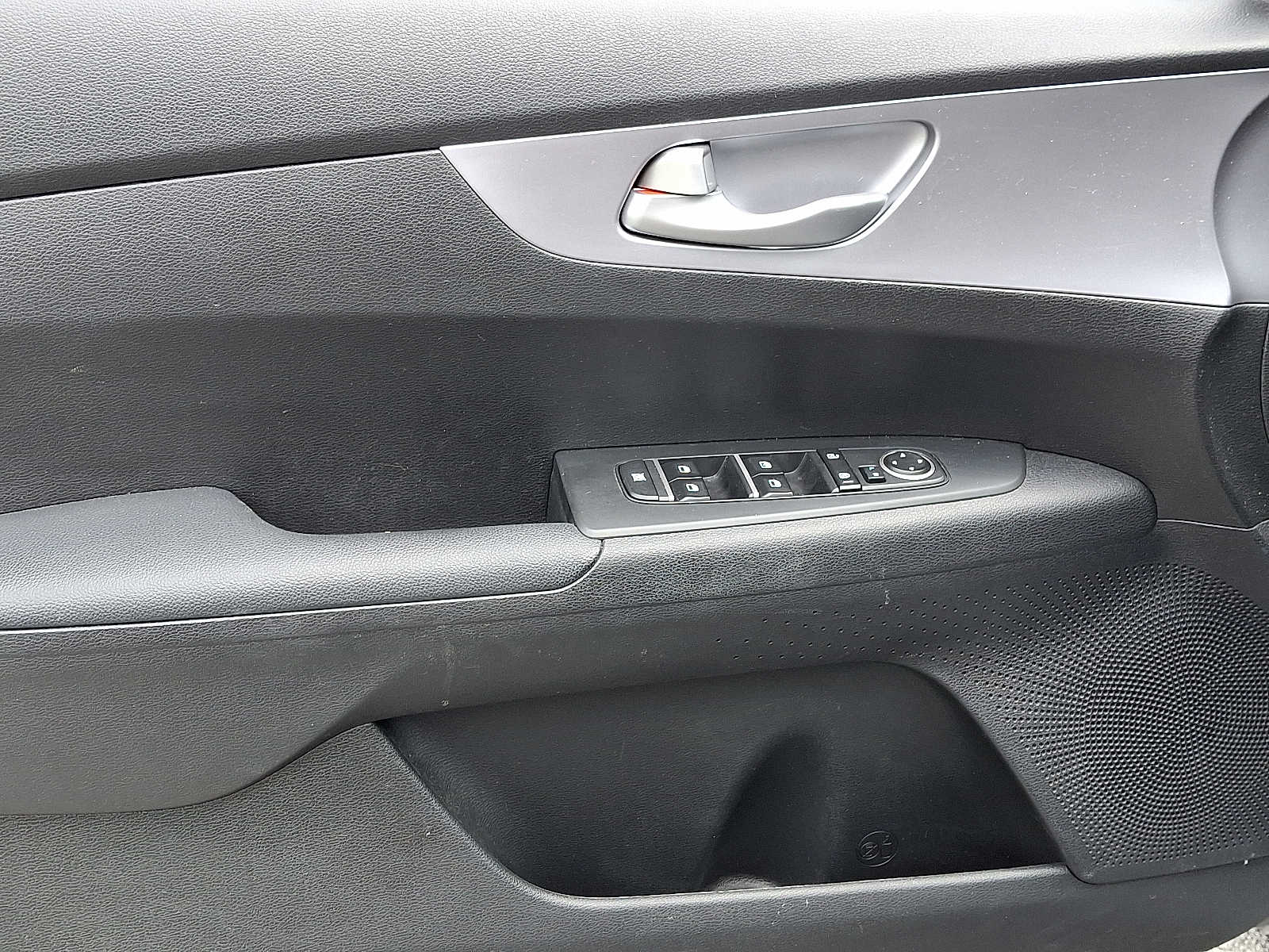 Vehicle image 14 of 31