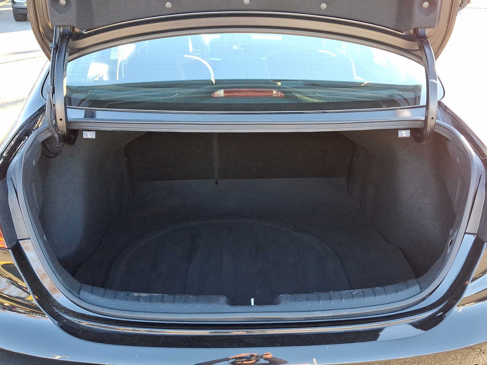 Vehicle image 28 of 30