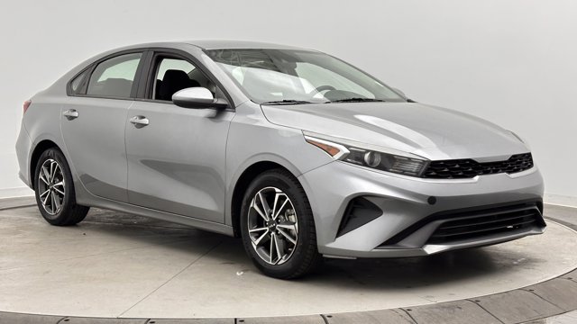 2022 Kia Forte LXS Image 3 of 31