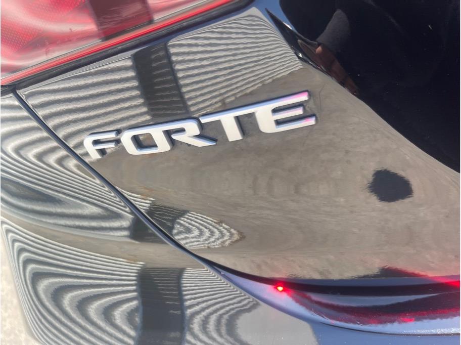Vehicle image 12 of 21