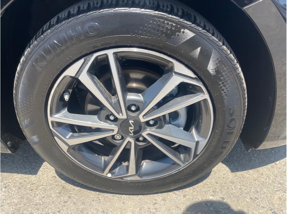 Vehicle image 9 of 21