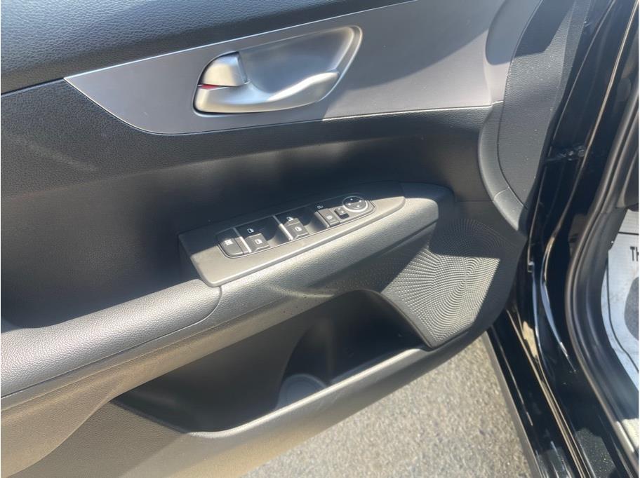 Vehicle image 19 of 21