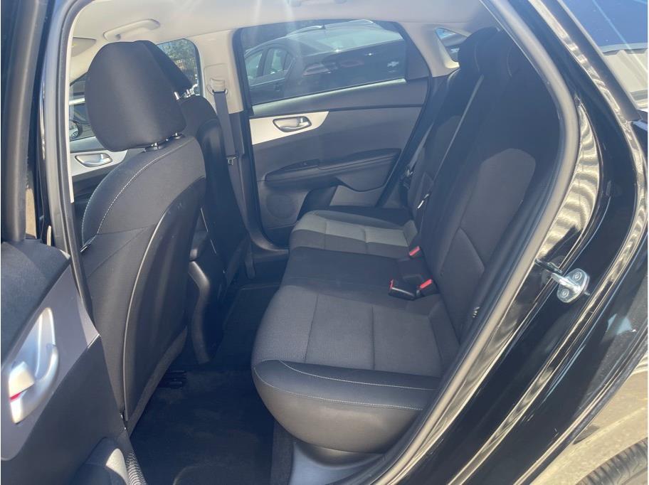 Vehicle image 13 of 21