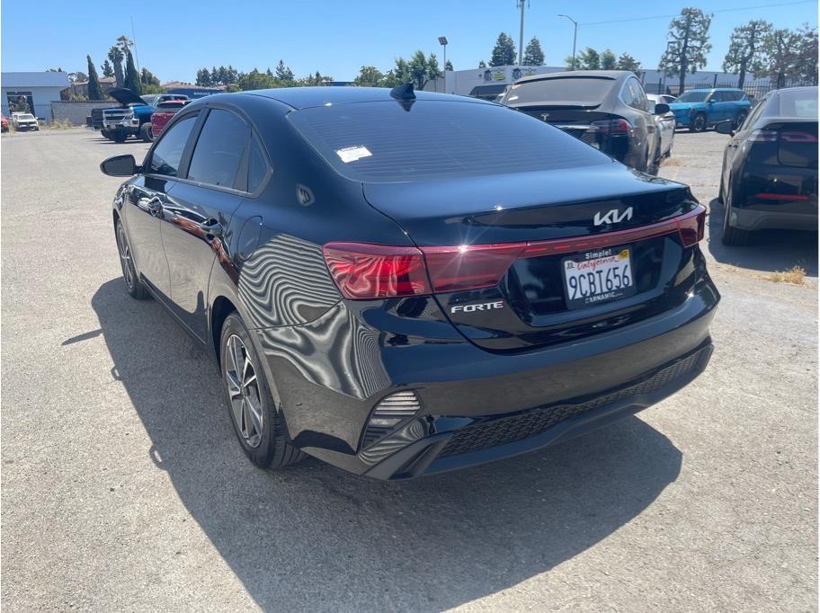 Vehicle image 7 of 21