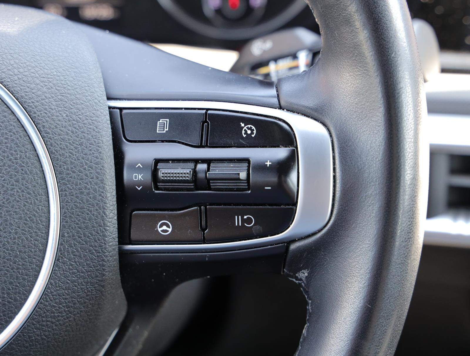 Vehicle image 15 of 21
