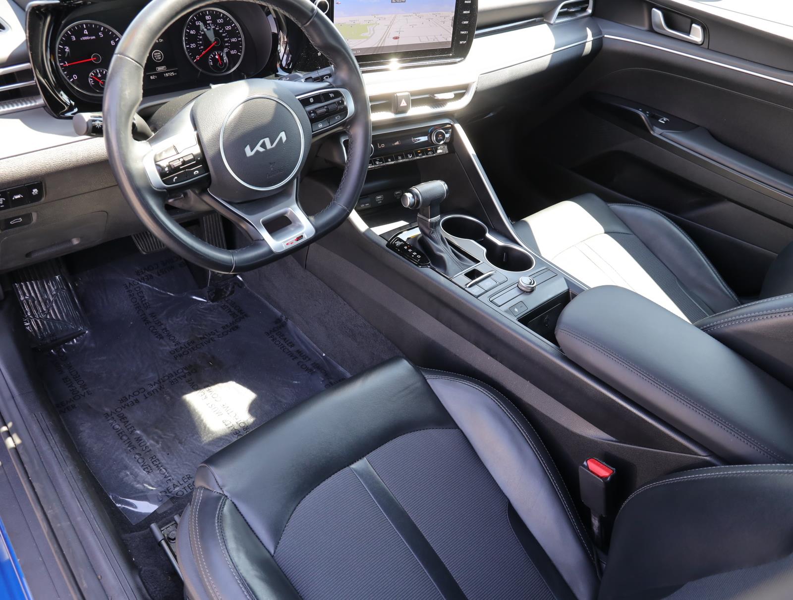 Vehicle image 11 of 21