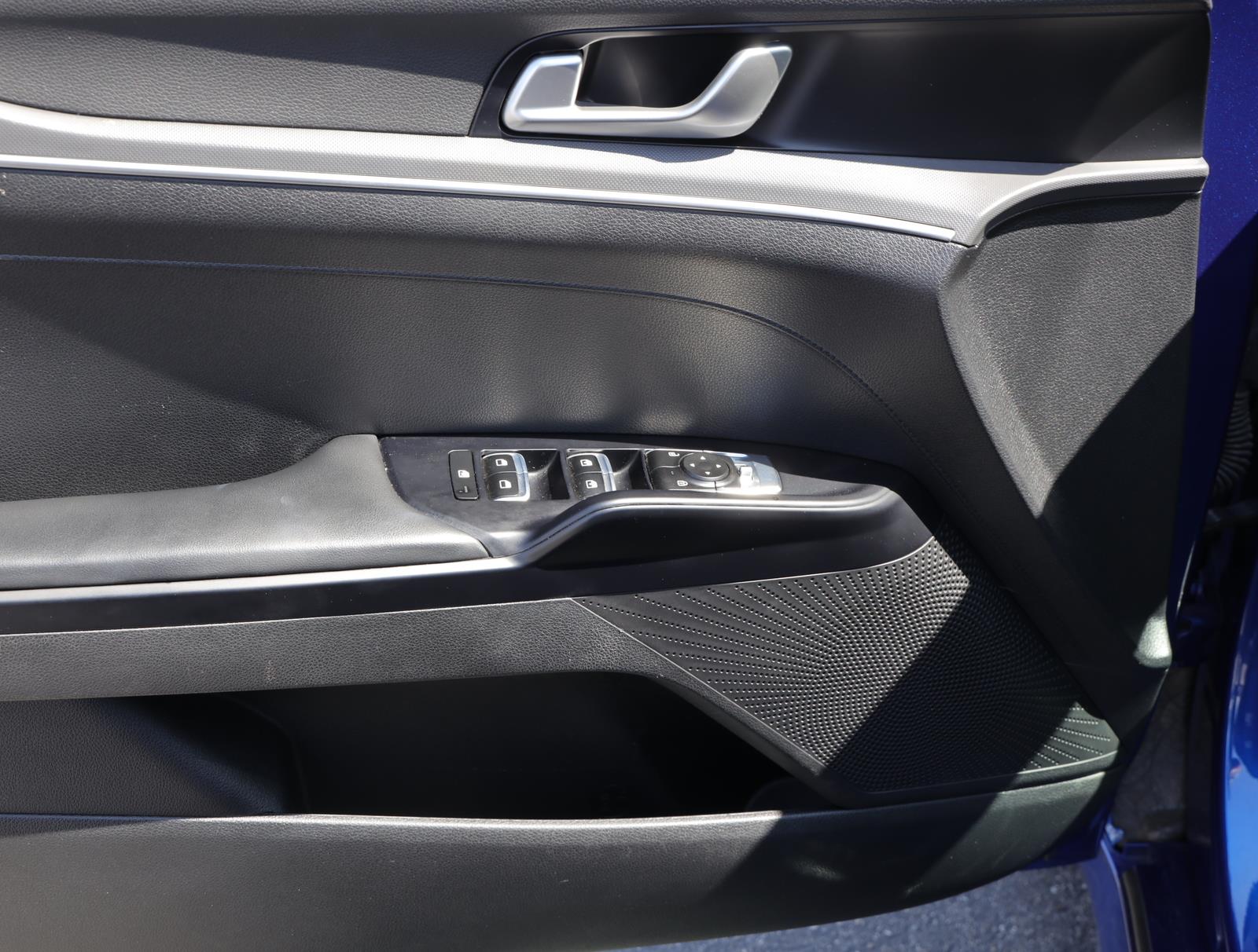 Vehicle image 9 of 21