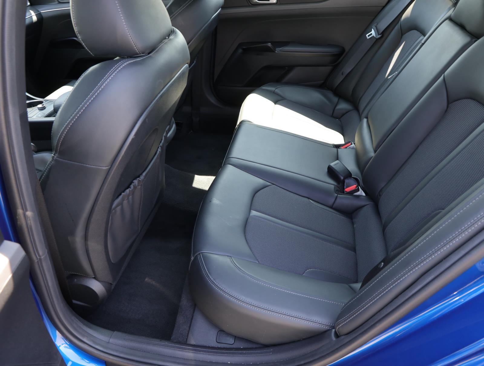 Vehicle image 8 of 21