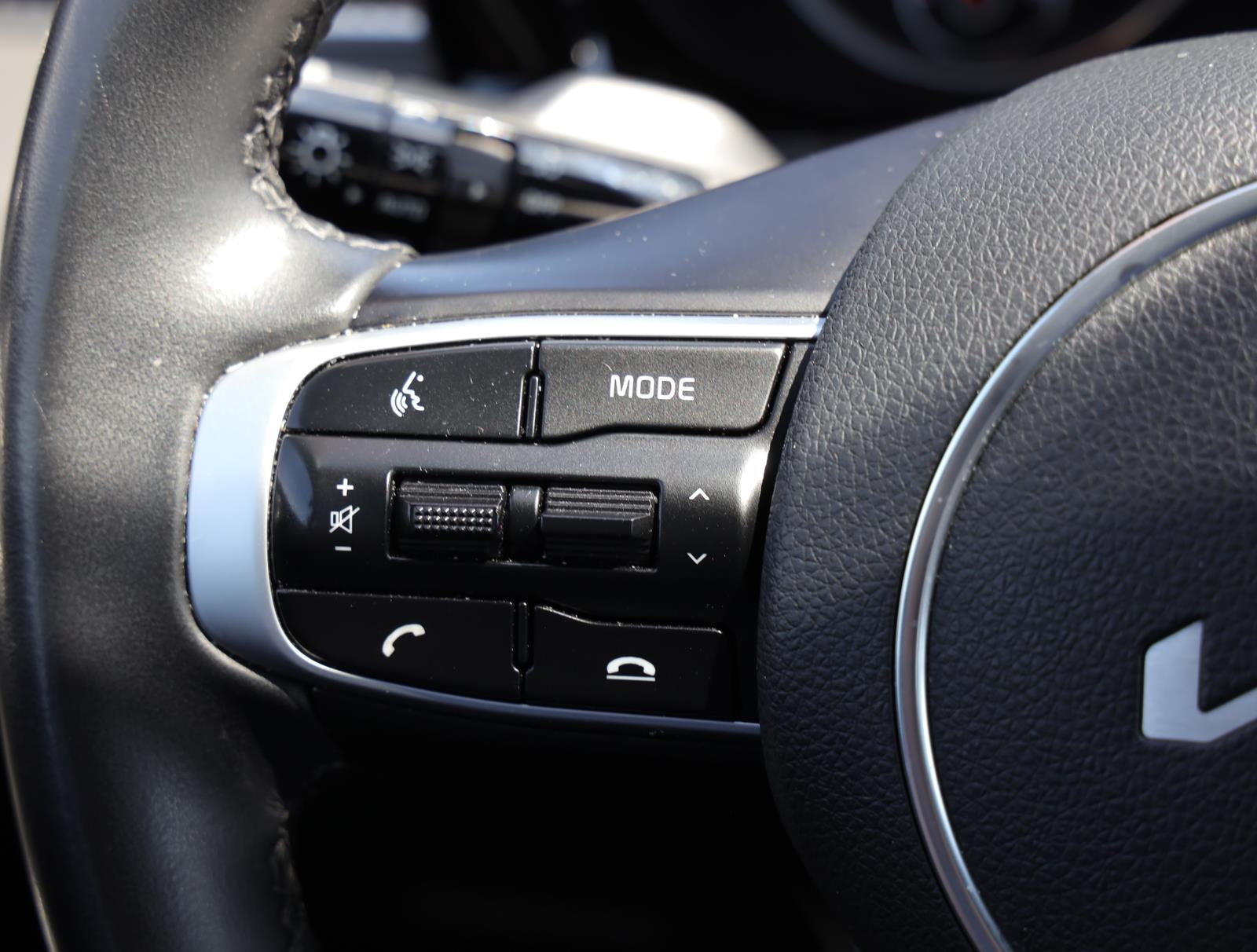 Vehicle image 14 of 21
