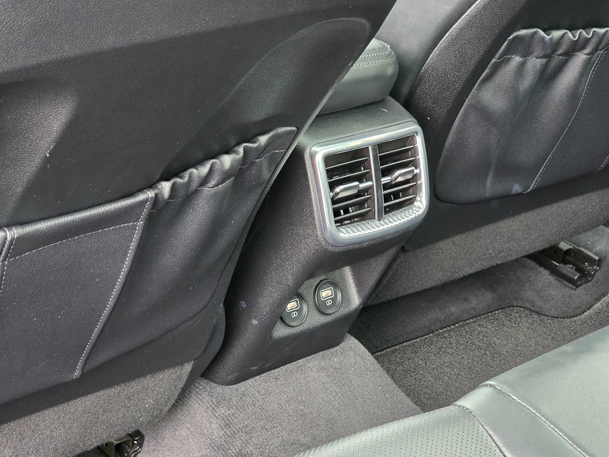 Vehicle image 28 of 50