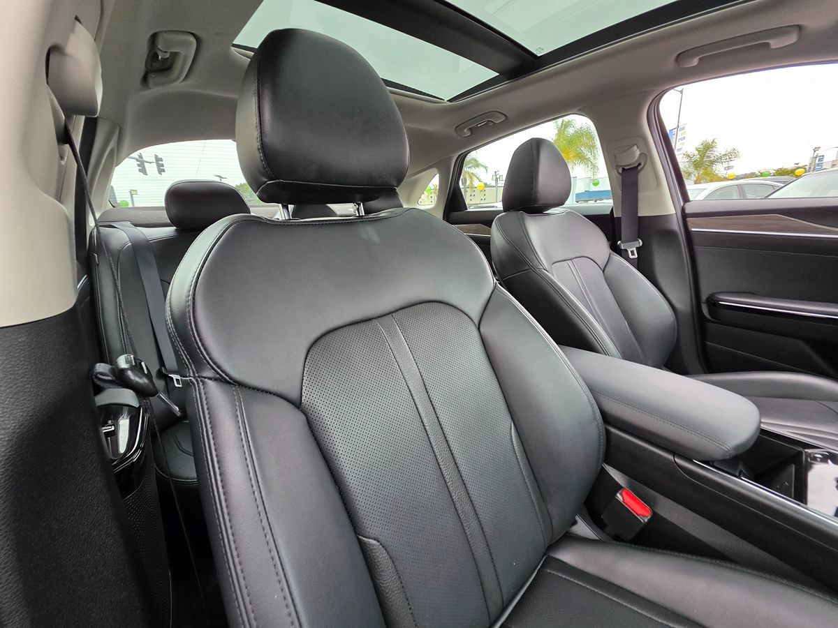 Vehicle image 19 of 50