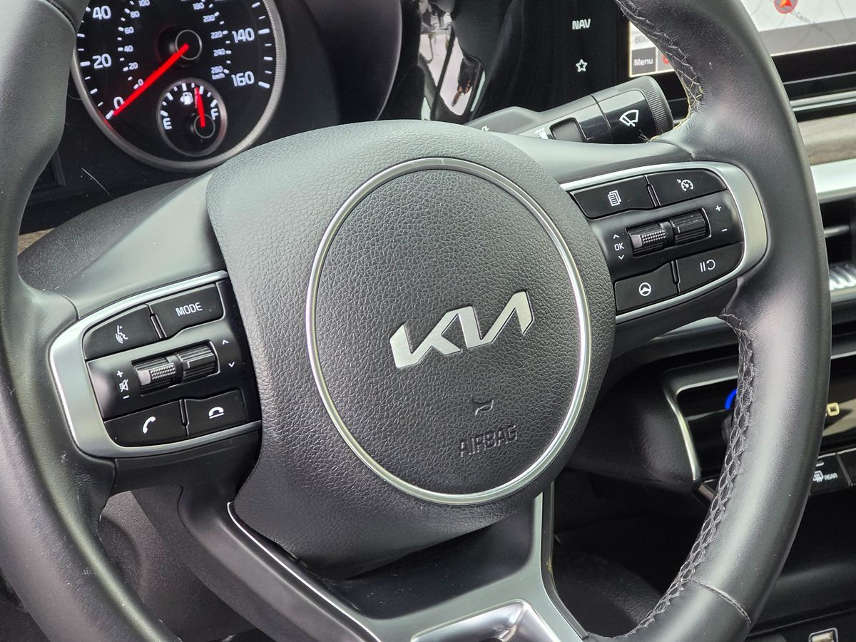 Vehicle image 22 of 50