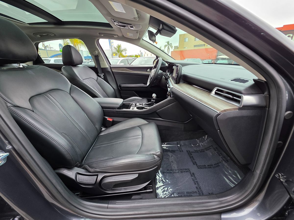 Vehicle image 18 of 50