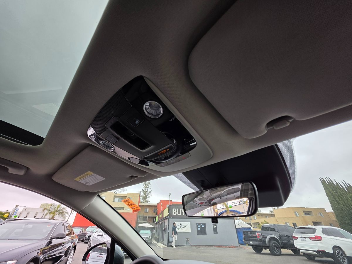 Vehicle image 20 of 50