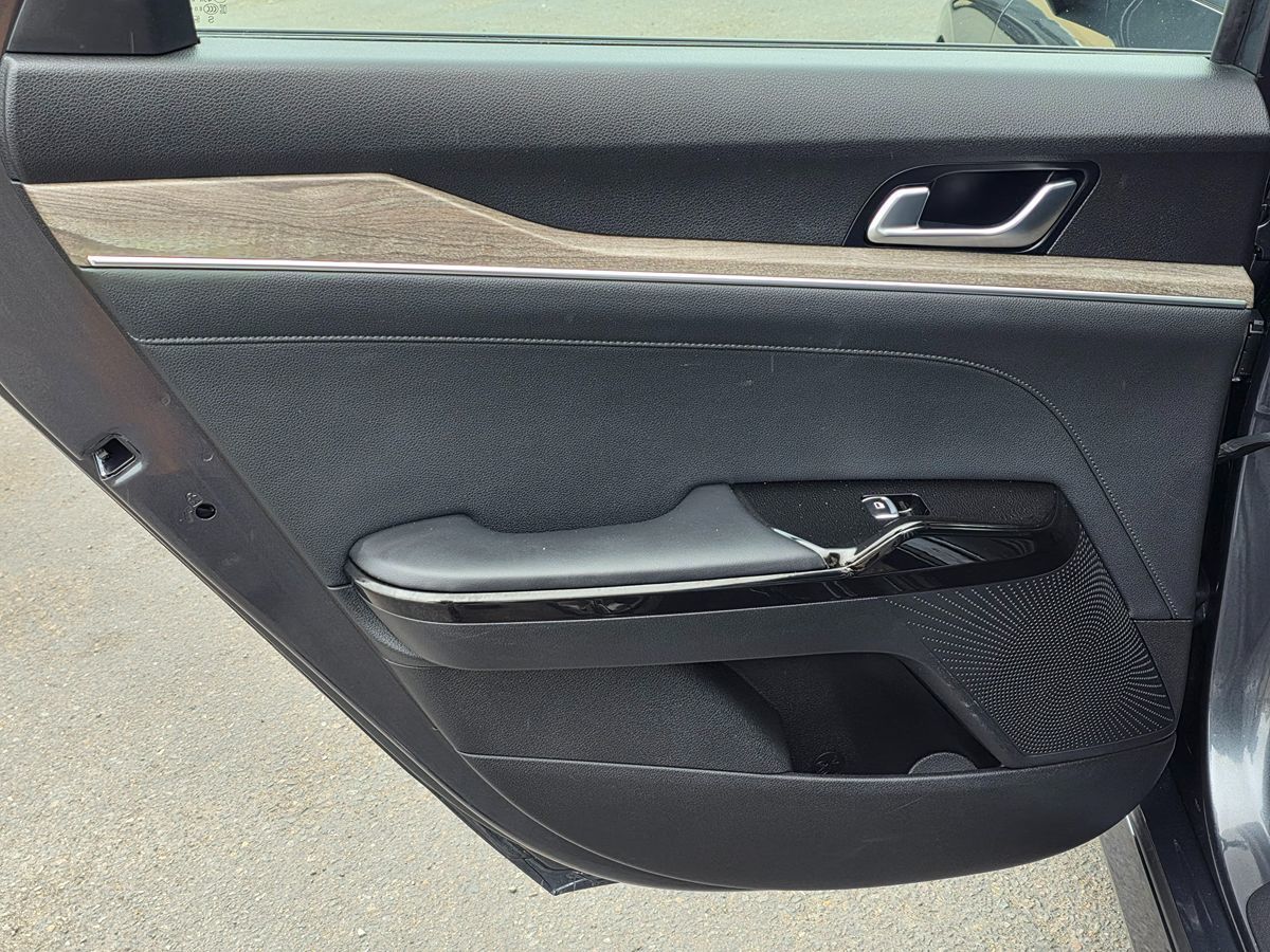 Vehicle image 29 of 50