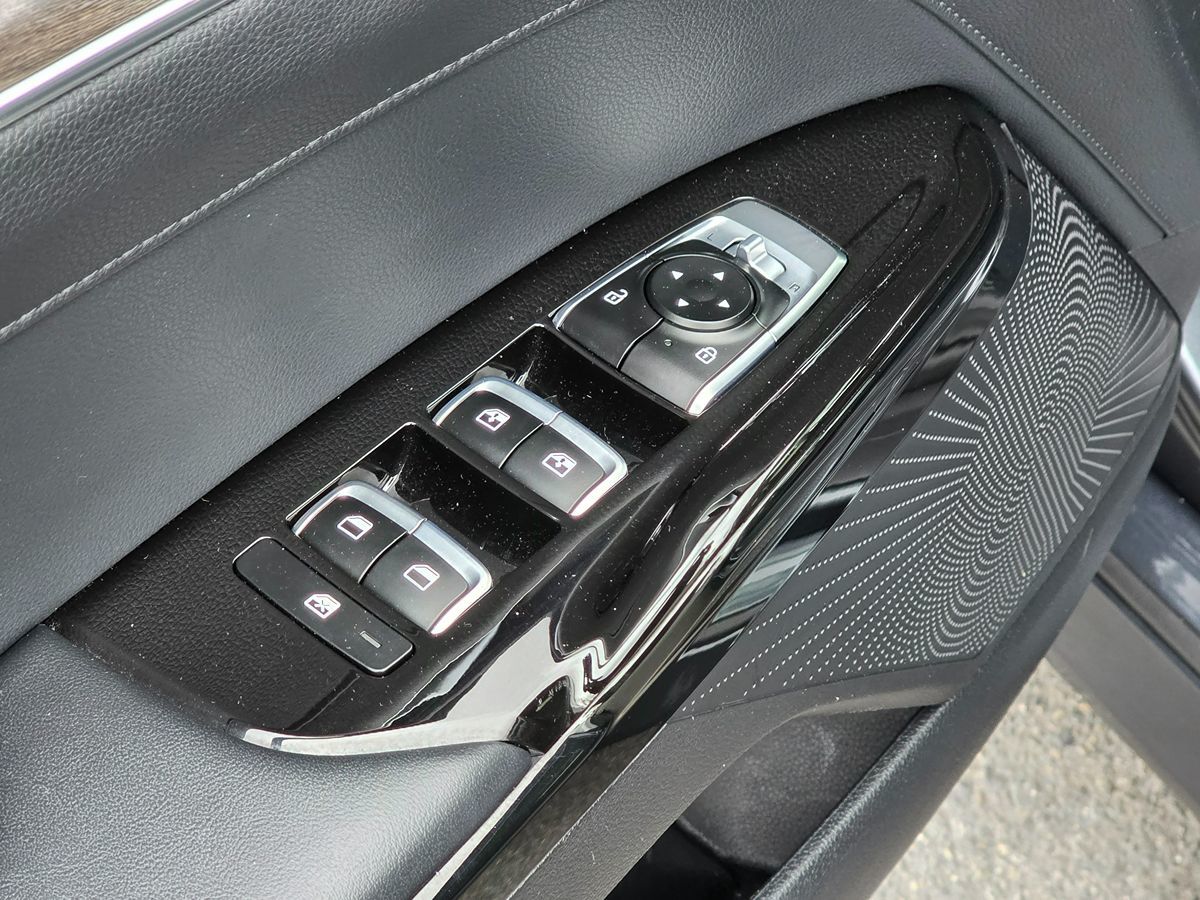 Vehicle image 31 of 50