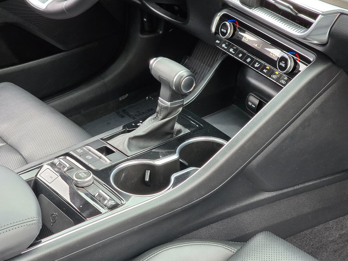 Vehicle image 17 of 50
