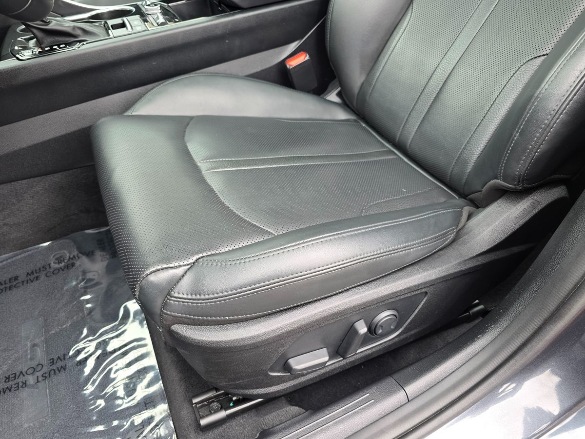 Vehicle image 24 of 50