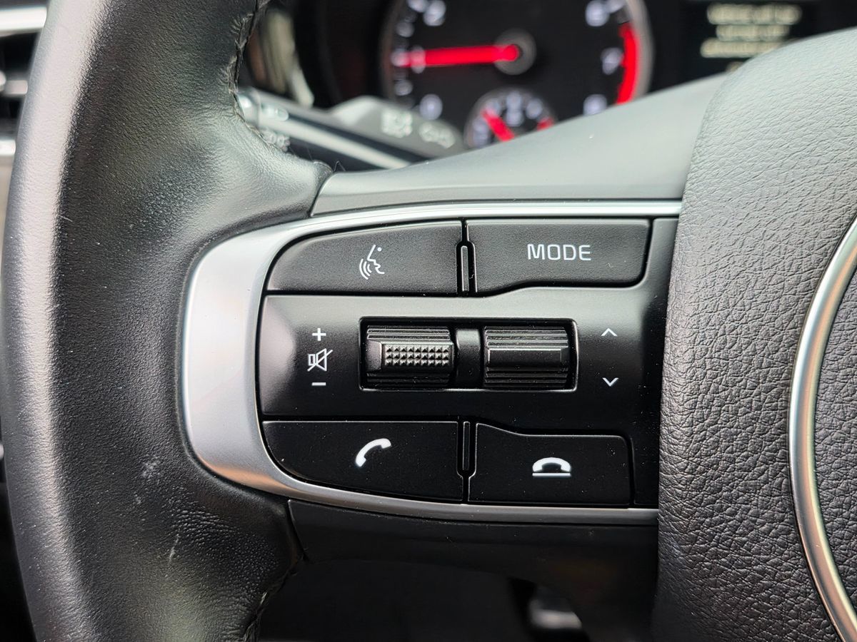 Vehicle image 33 of 50