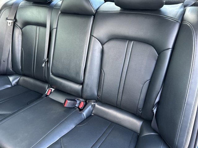 Vehicle image 21 of 27