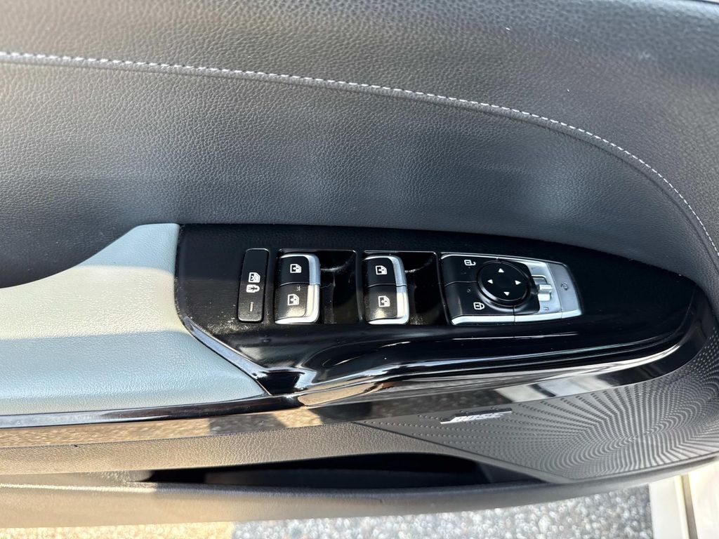 Vehicle image 19 of 36