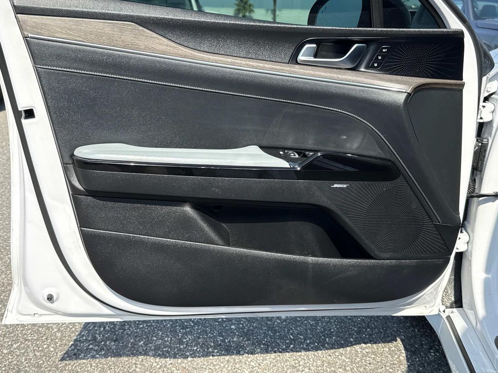 Vehicle image 18 of 36