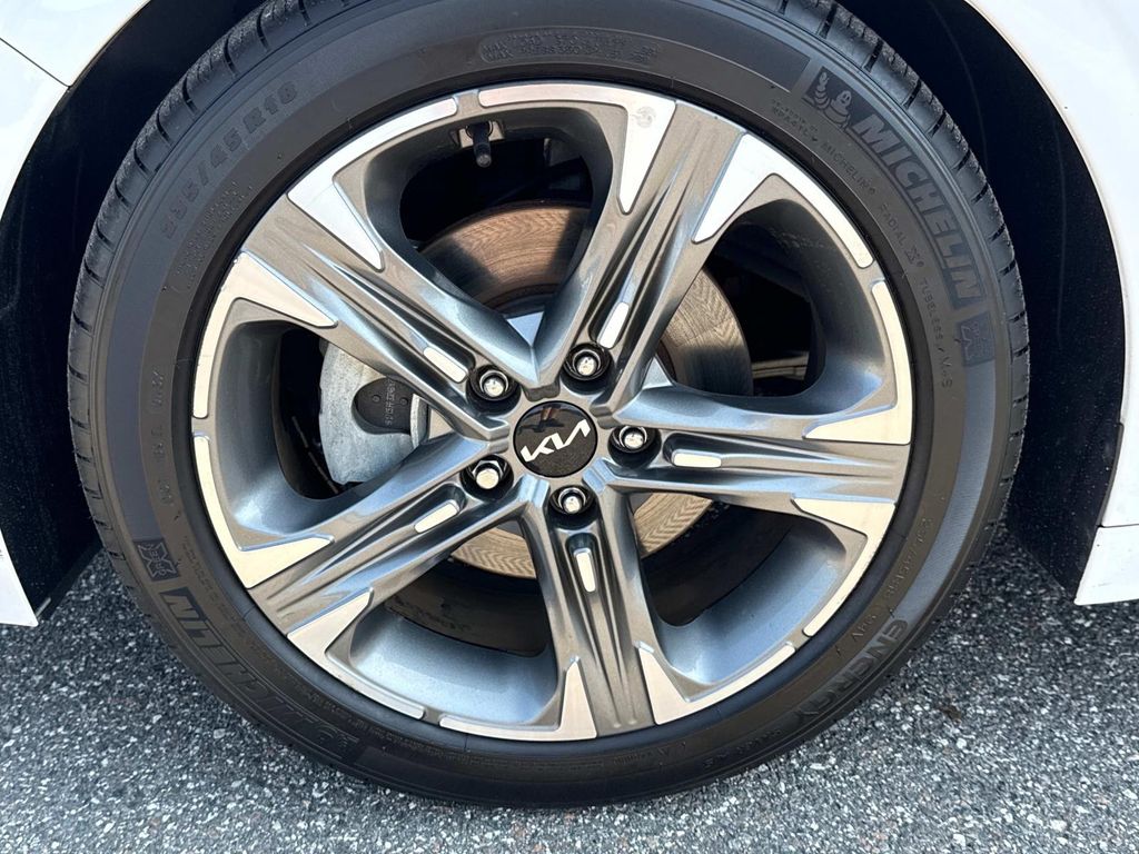 Vehicle image 11 of 36