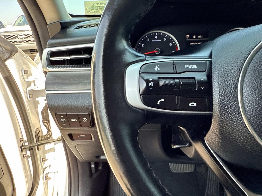 Vehicle image 33 of 36