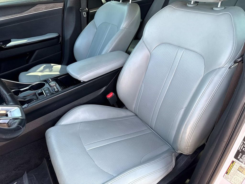 Vehicle image 21 of 36