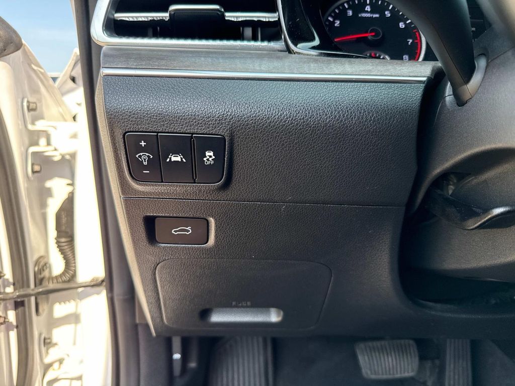 Vehicle image 34 of 36