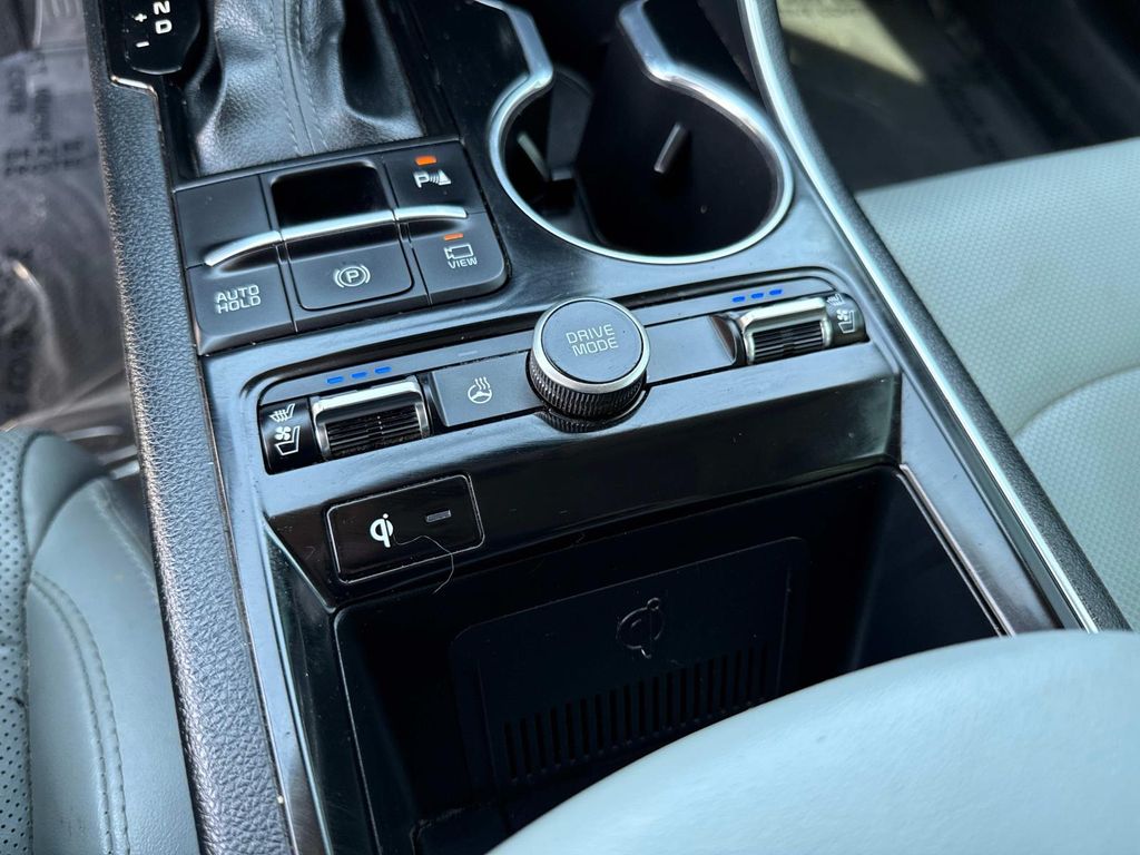 Vehicle image 29 of 36