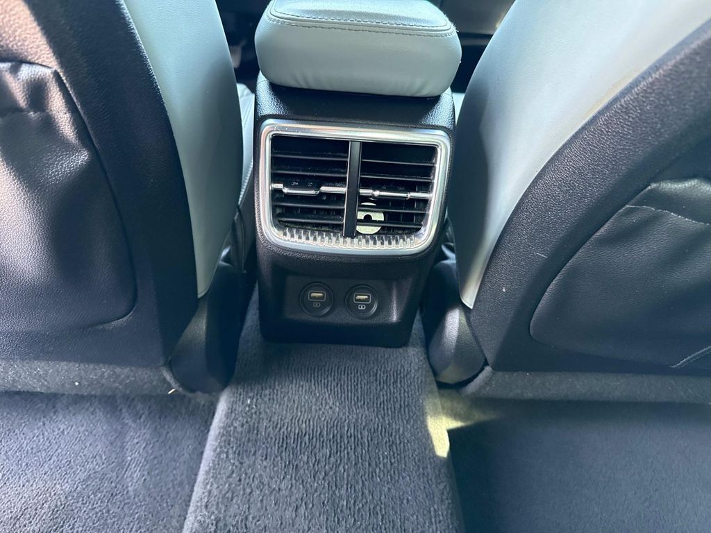 Vehicle image 17 of 36