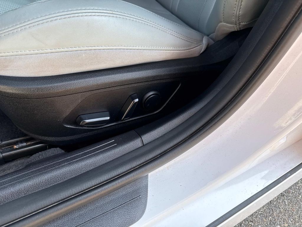 Vehicle image 20 of 36