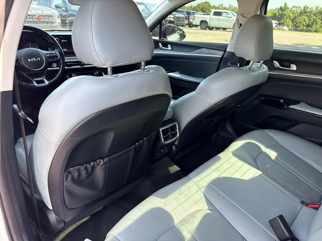 Vehicle image 14 of 36