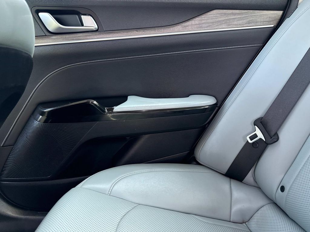 Vehicle image 15 of 36