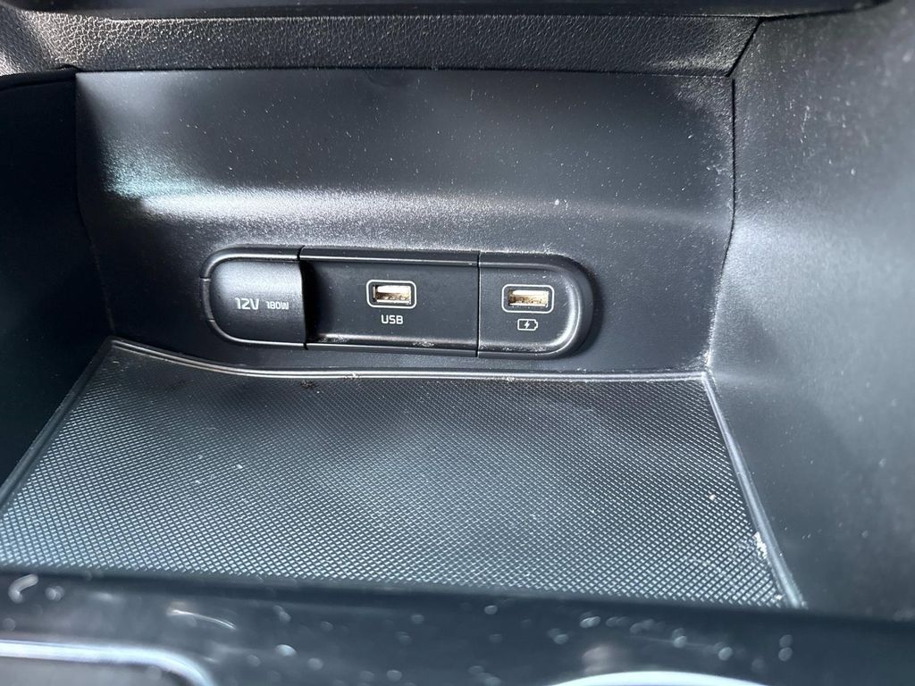 Vehicle image 27 of 36