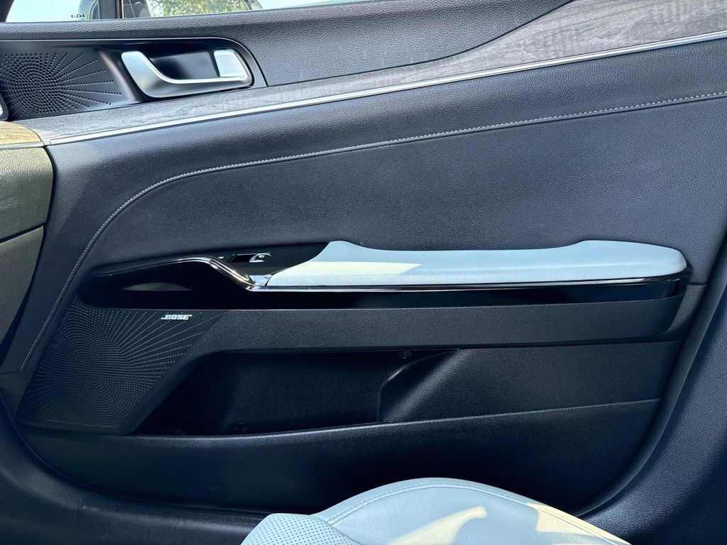 Vehicle image 23 of 36