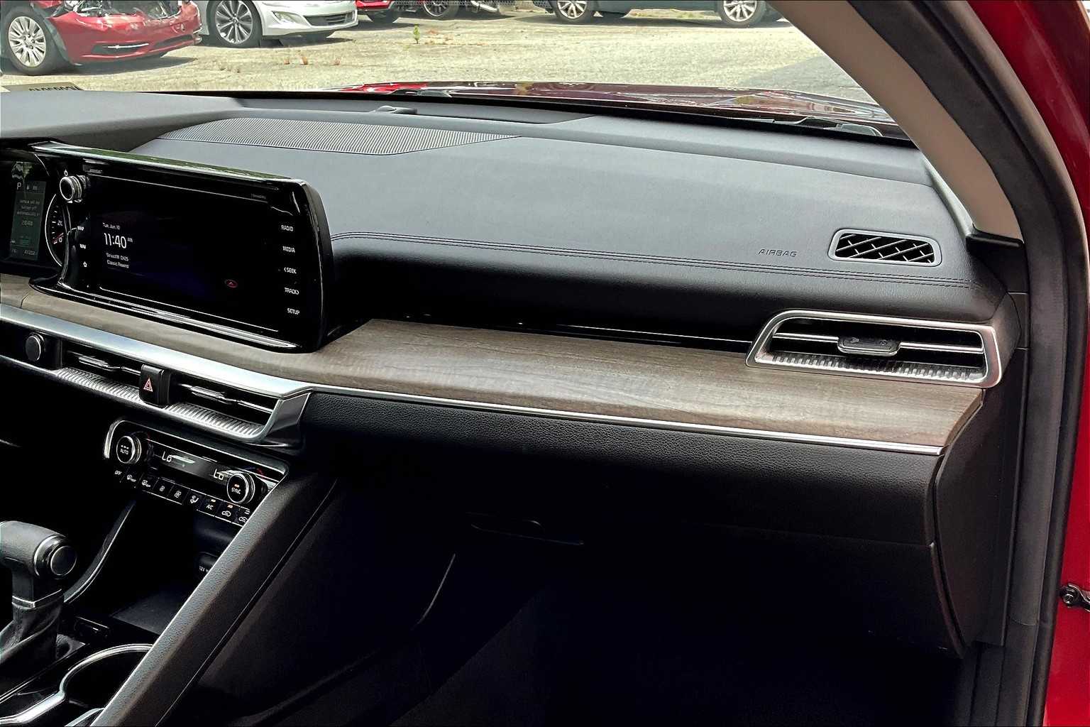 Vehicle image 18 of 38