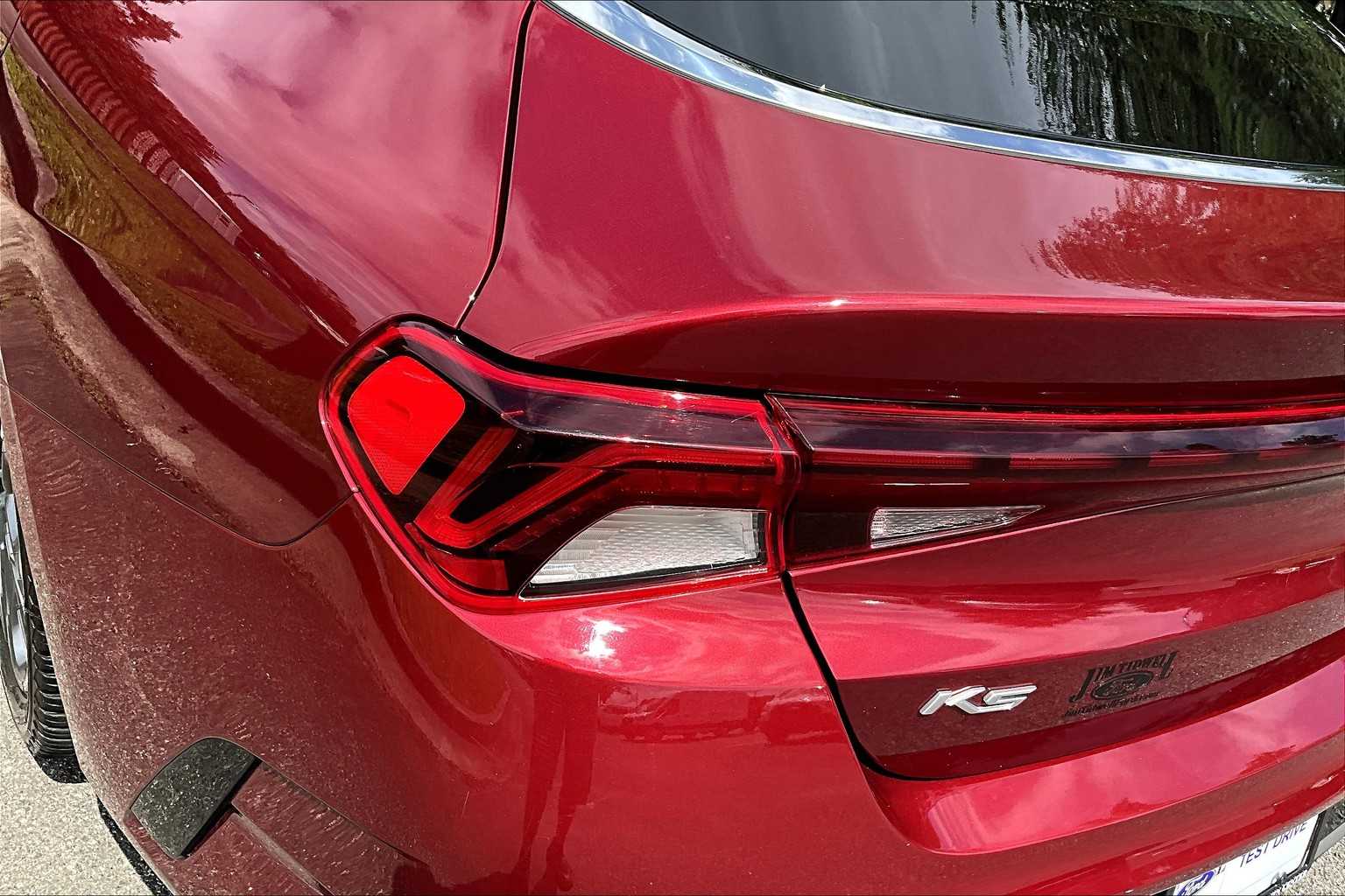 Vehicle image 27 of 38
